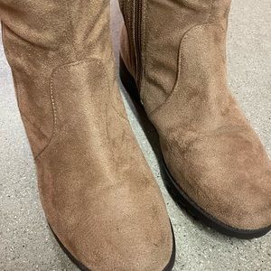Tan Zip Up round Toe boots